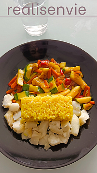 Riz épicé au flétan et petits légumes de printemps